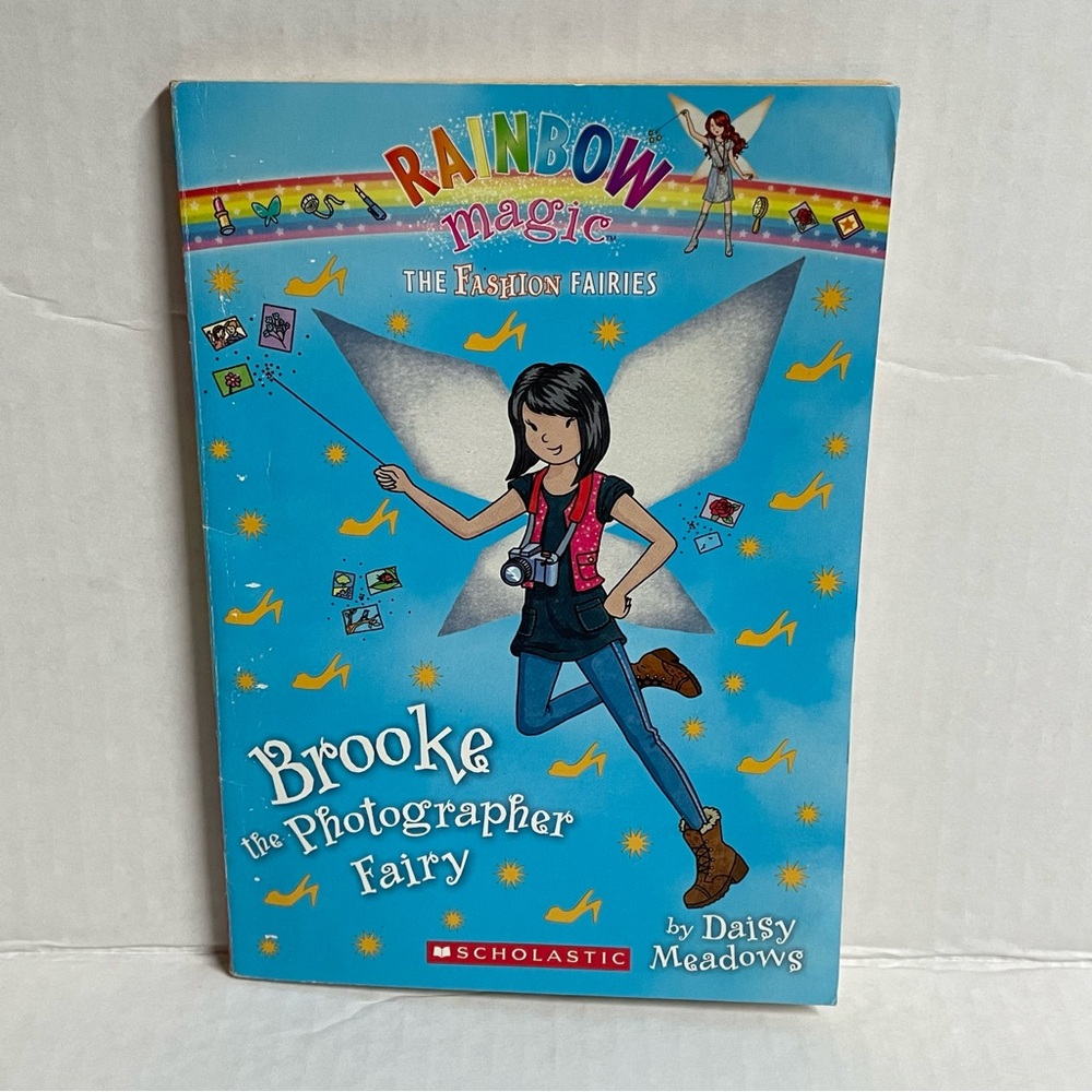 💛$2💛 Brooke the Photographer Fairy Rainbow Magic the Fashion Fairies book